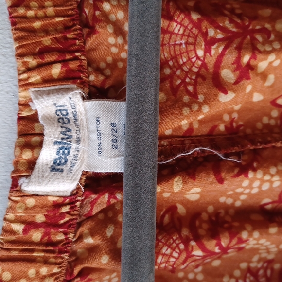 Realwear Longsleeve Blouse and Shorts Set Red and Brown Floral Design.Size 26/28 - Picture 7 of 9